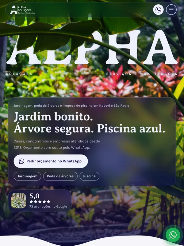 O site da Alpha Soluções aberto num notebook e num celular